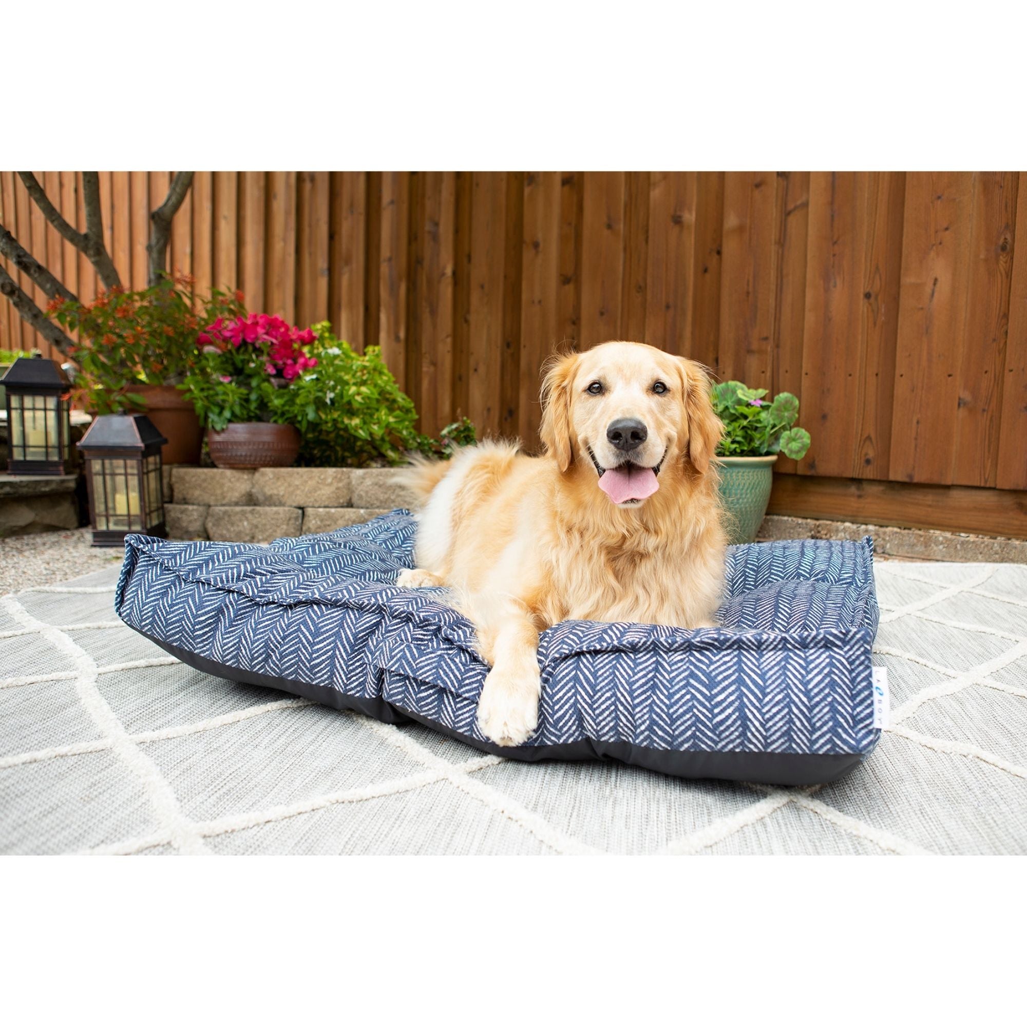 LA Z BOY Izzyin.door/Outdoor Dog Mattress Navy 1ea/36in X 30in.
