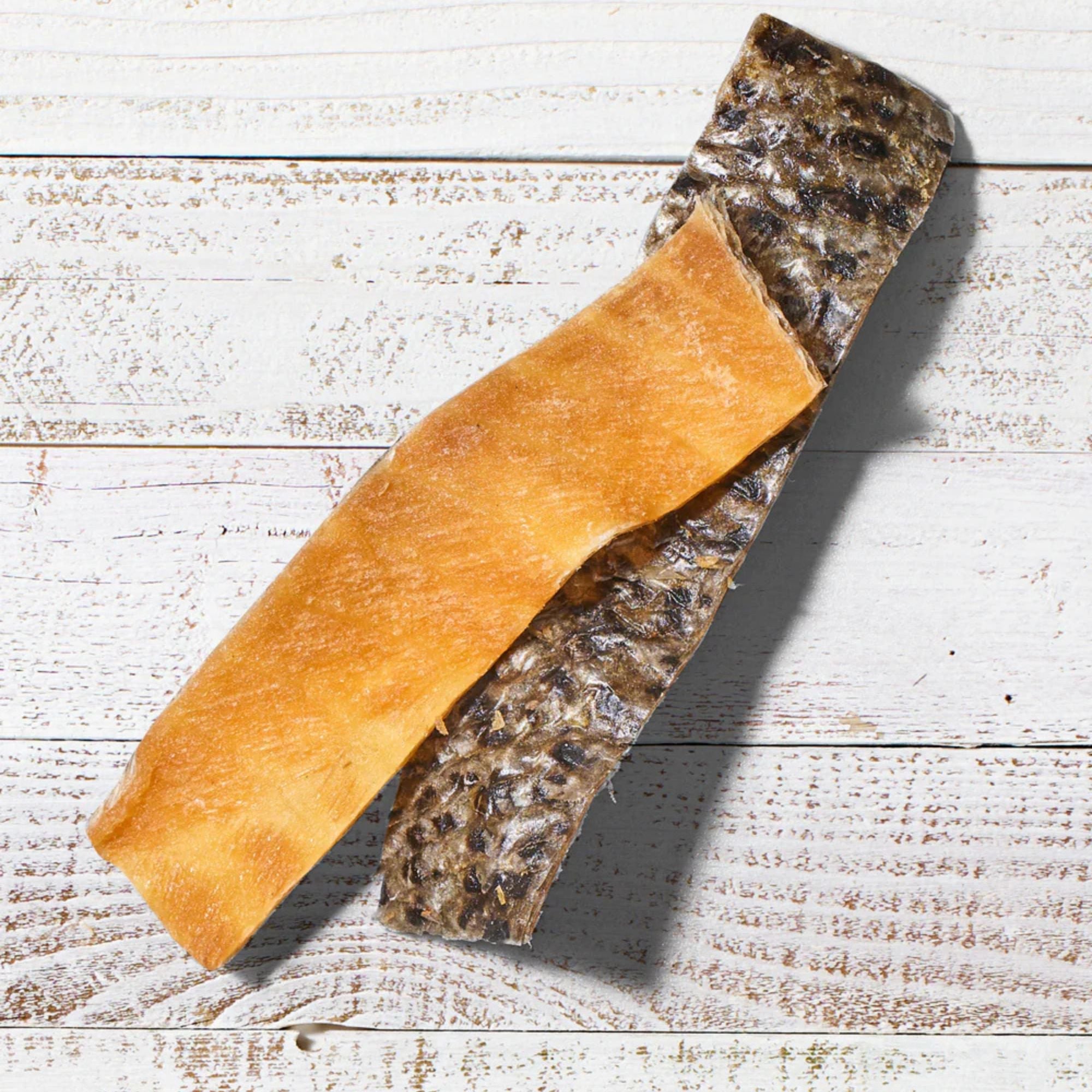 Finfare Dog 4oz. Freeze-dried Smoked Salmon Skin Strips